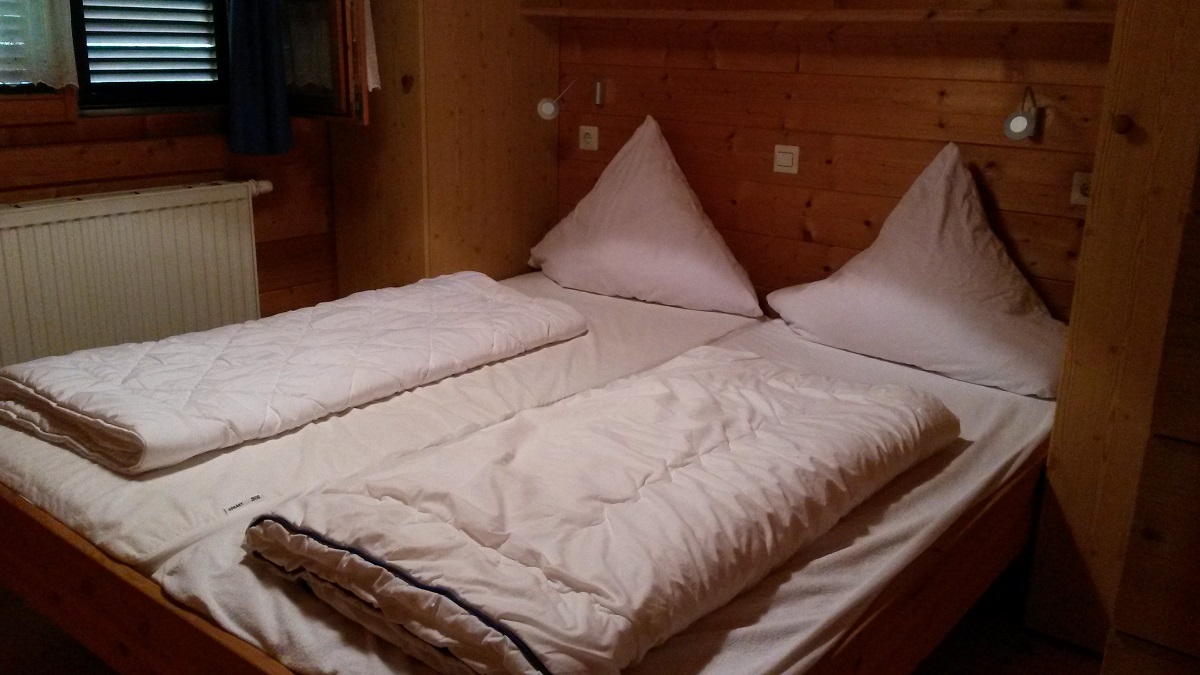 Ferienhaus Glückskäfer Schlafzimmer 2 Ferienhaus Glückskäfer Dusche mit WC